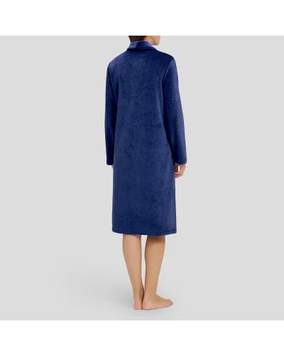 Women's long winter coat in navy velvet with buttoned pockets and button fastening