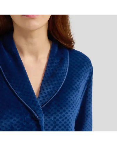 Women's long winter coat in navy velvet with buttoned pockets and button fastening