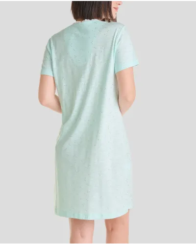 Camisón corto de verano verde claro abierto con botones, manga corta y escote en V, detalles plata.