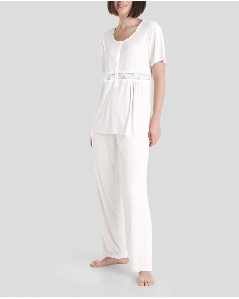 Women's lingerie pyjamas with short sleeves in ivory ribbed fabric, round neck with satin and buttons and lace at the waist.