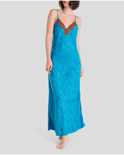 Detail of the V-neckline of the ivory satin strapless nightgown