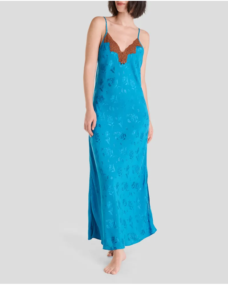 Detail of the V-neckline of the ivory satin strapless nightgown