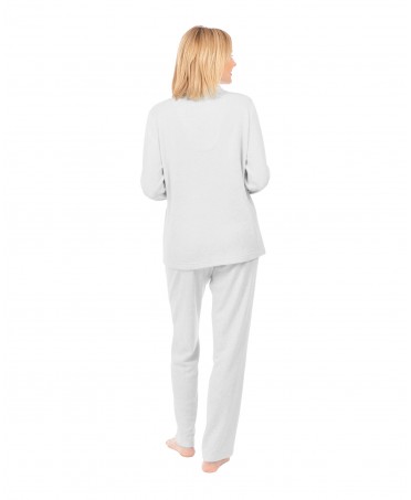 Mujer con pijama largo abierto vigoré gris
