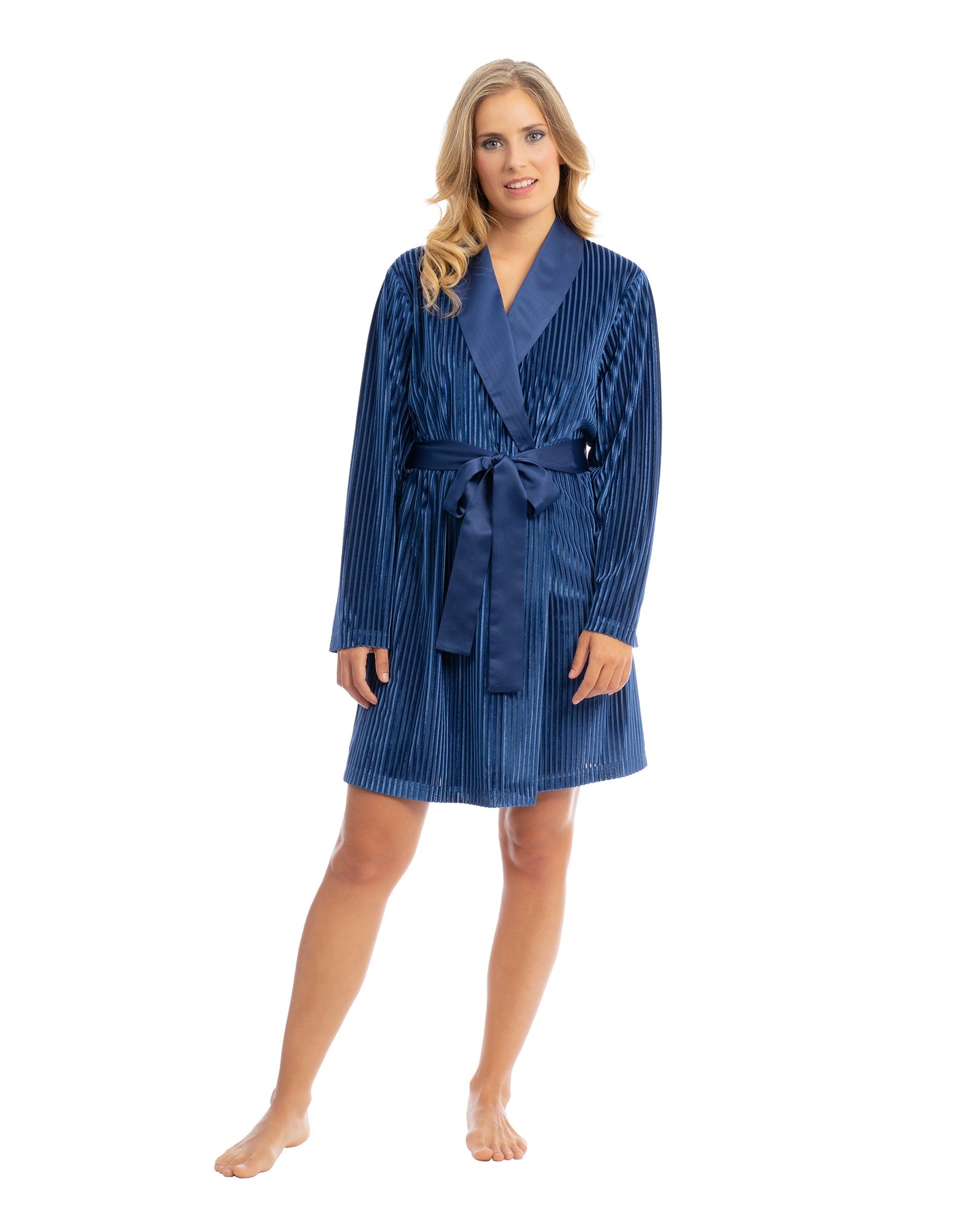 Women's short dressing gown with belt in devoured blue velour velvet