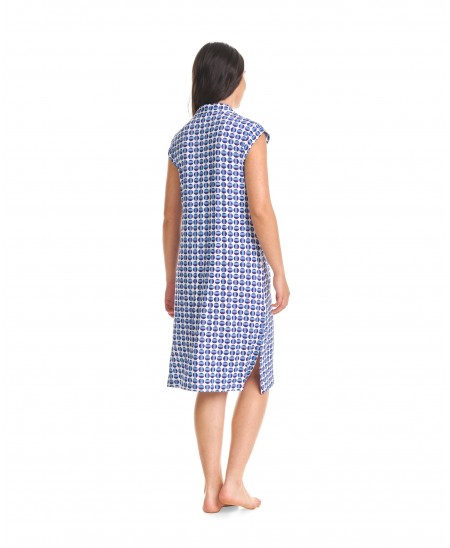 Vista trasera vestido playero corto para mujer con estampado geométrico azul