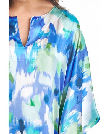Detail of the open neckline on the blue printed kaftan