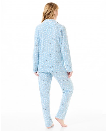 Vista trasera de pijama de invierno para mujer con chaqueta manga larga abierto de margaritas celeste