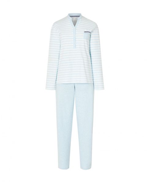 Pijama largo de manga larga celeste a rayas, cuello pico con botones, pantalón largo liso.