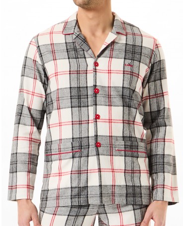 Vista detalle de chaquetilla de pijama de caballero para invierno abierta estampado de cuadros con botones rojos