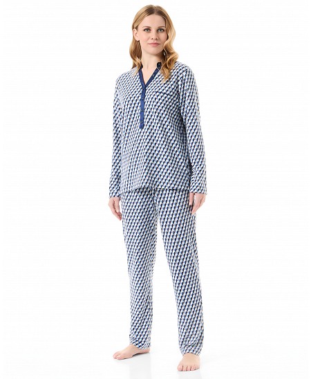 Women's long pyjamas with diamond pattern, V-neck