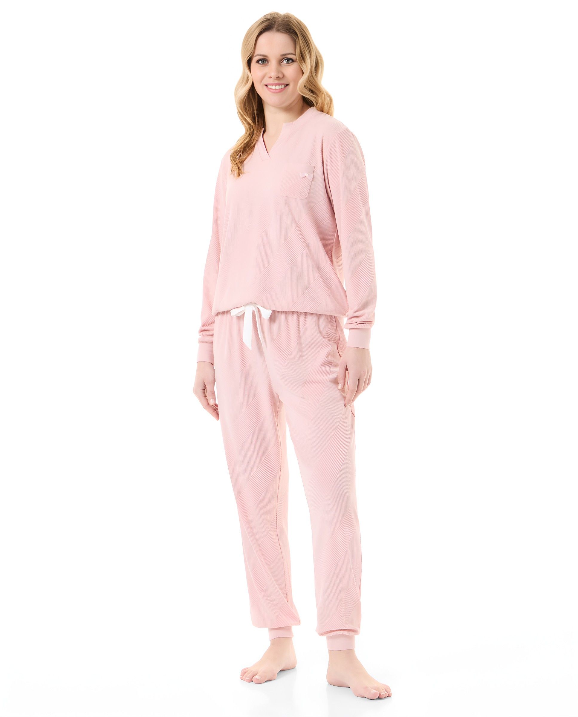 Women's winter pyjamas with long-sleeved jacket, pink ribbed V-neck and trousers with pockets.