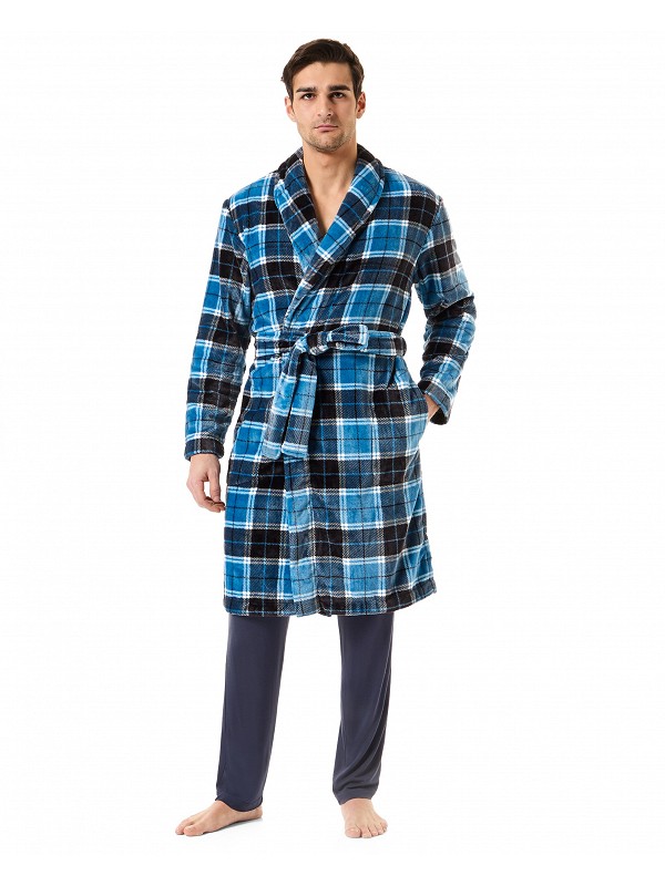 Man in long-sleeved long-sleeved double-breasted winter dressing gown with blue checked dinner jacket