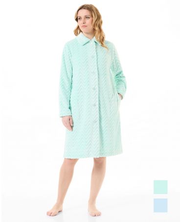 Women's long open winter coat with buttons and side pockets made of green Zig Zag jacquard.