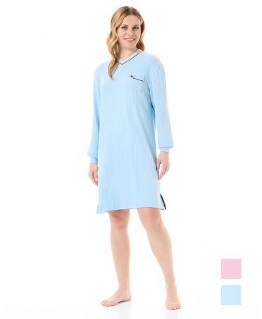 Woman with long ribbed nightdress with light blue peak