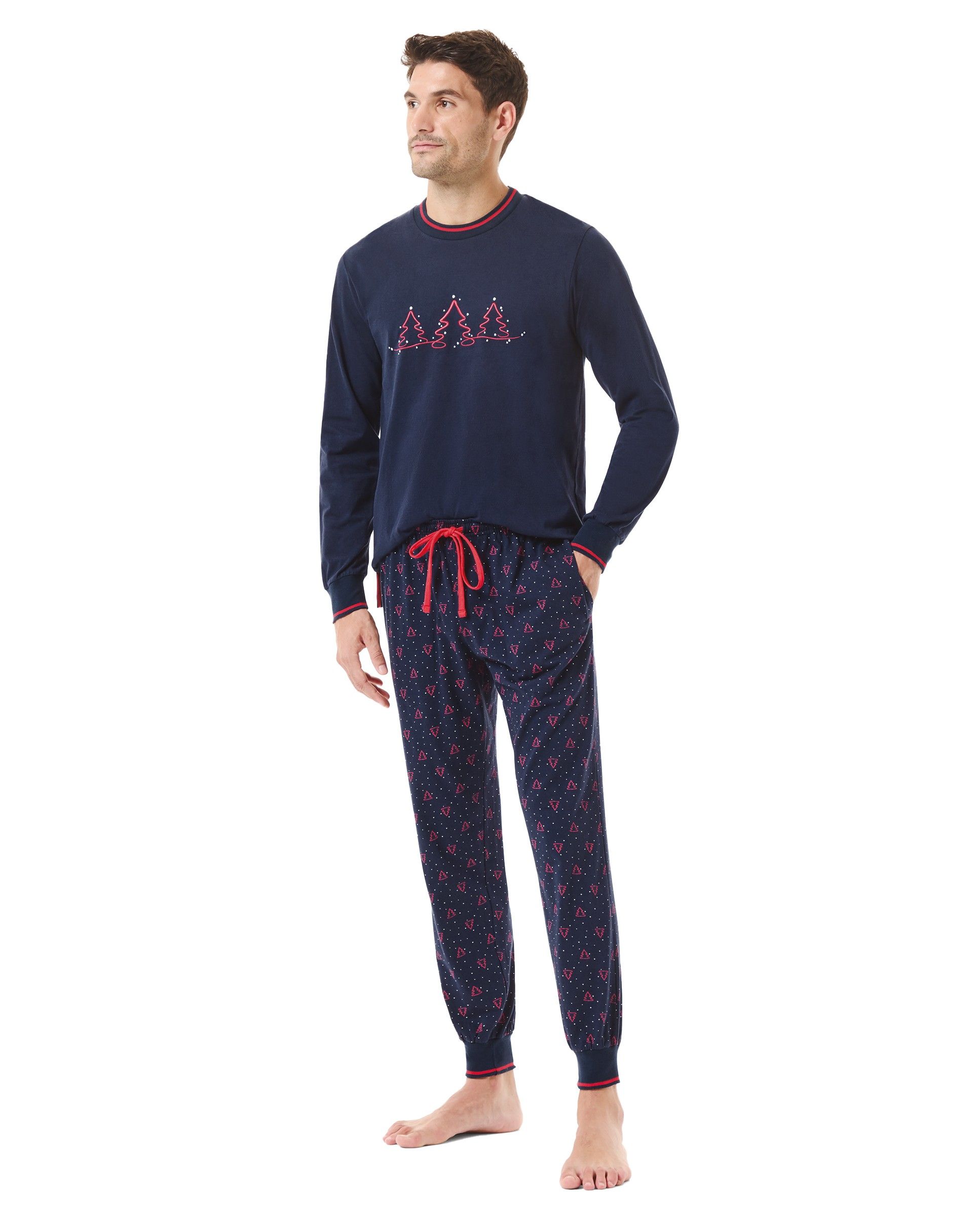 Hombre con pijama largo de motivos navideños en manga larga, chaquetilla cuello redondo con bordados y pantalón con bolsillos