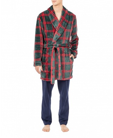 Men's short winter coat in checkered flannel print, double breasted with belt, side pockets.