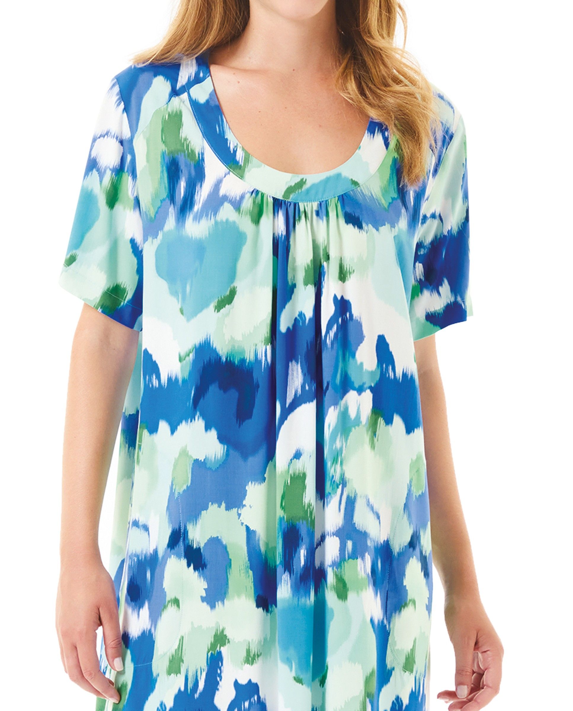 Detail view of the round neck of the summer dress with short sleeves