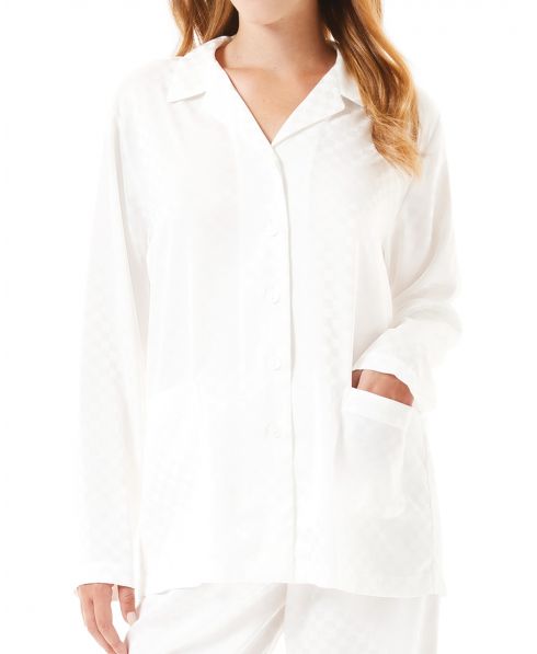 Vista detalle de conjunto de pijama abierto jacquard marfil para mujer con bolsillos.
