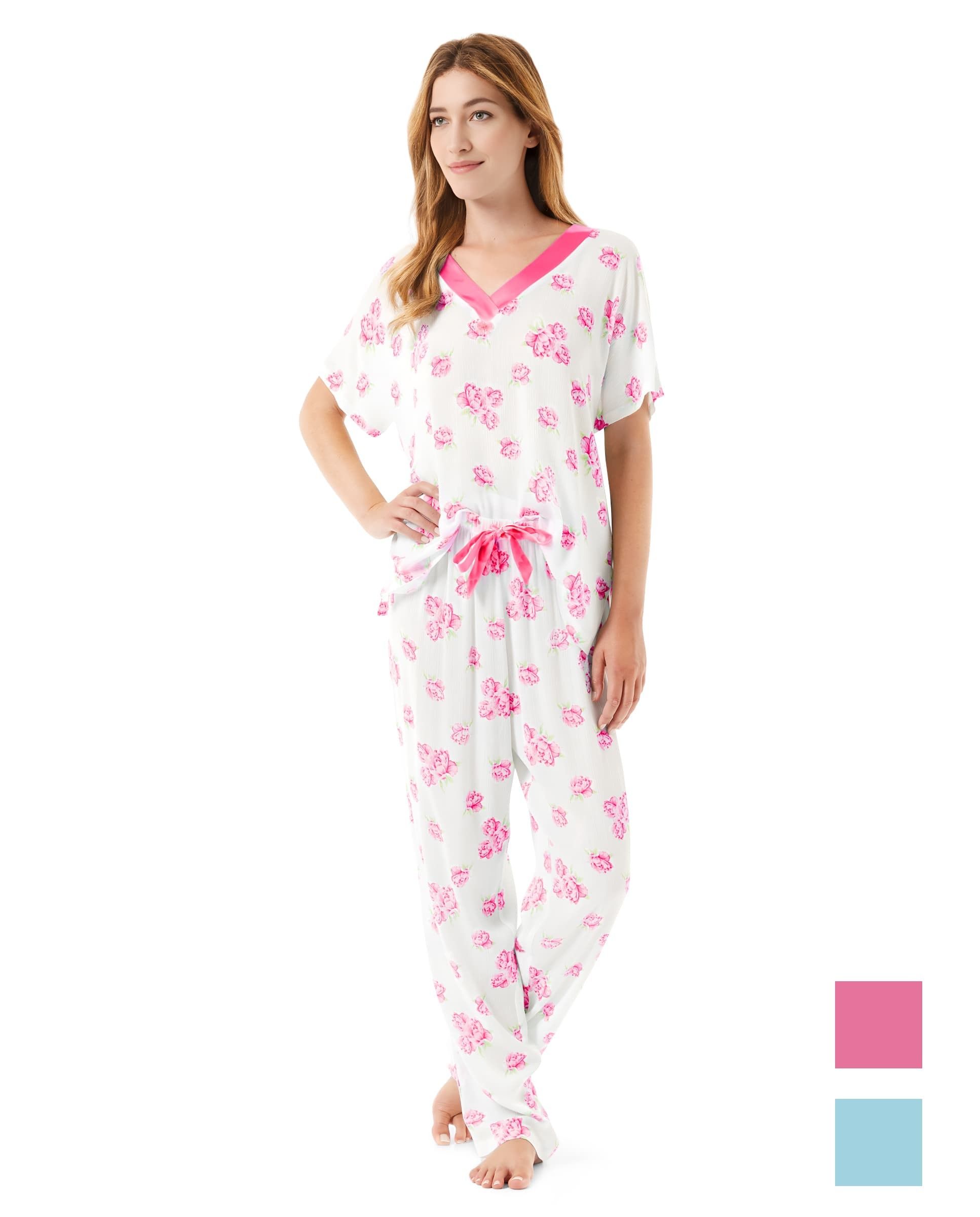 Pijama largo de verano para mujer de flores fucsia con cuello pico y raso a juego