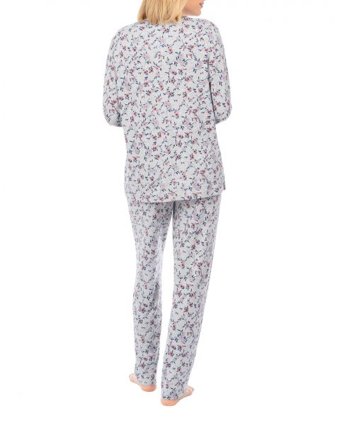 Woman with long grey pyjamas open flowers