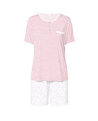 Pijama corto de mujer de manga corta, top rosa de cuello abierto en contraste con pata y botones, bolsillo decorativo, estampado de florecitas blancas y pantalón blanco con florecitas rosas