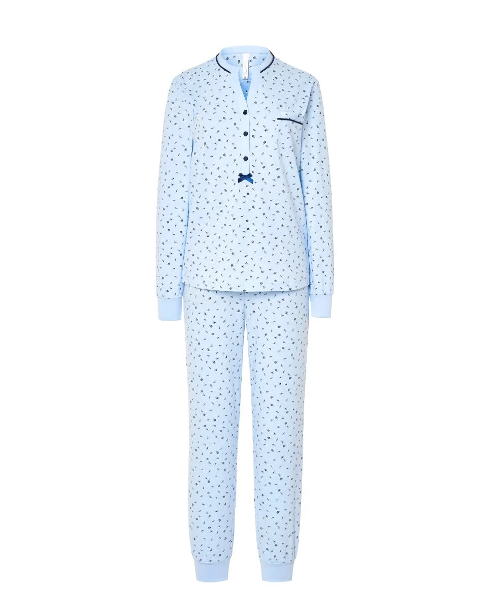 Pijama Lohe de mujer, estampado florecitas, escote redondo, abertura de botones, puños elásticos, cómoda manga larga y pantalón largo.