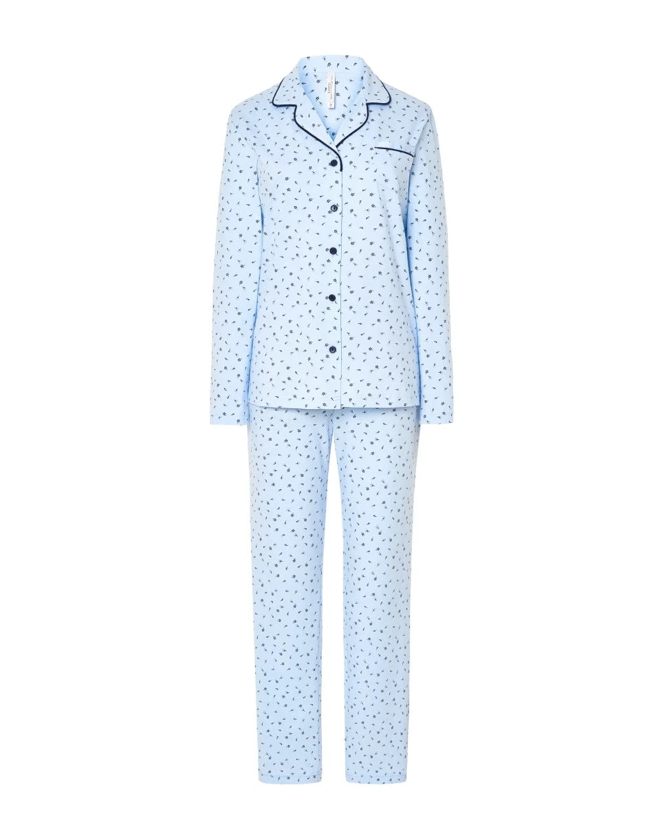 Pijama Lohe de mujer estampado florecitas, abierto con botones, cuello de solapa con vivo, manga larga y pantalón largo.