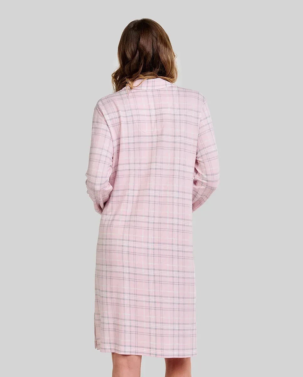 Vista trasera del camisón de invierno  rosa a cuadros