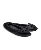 Zapatilla de invierno cerrada de terciopelo negro con suela flexible