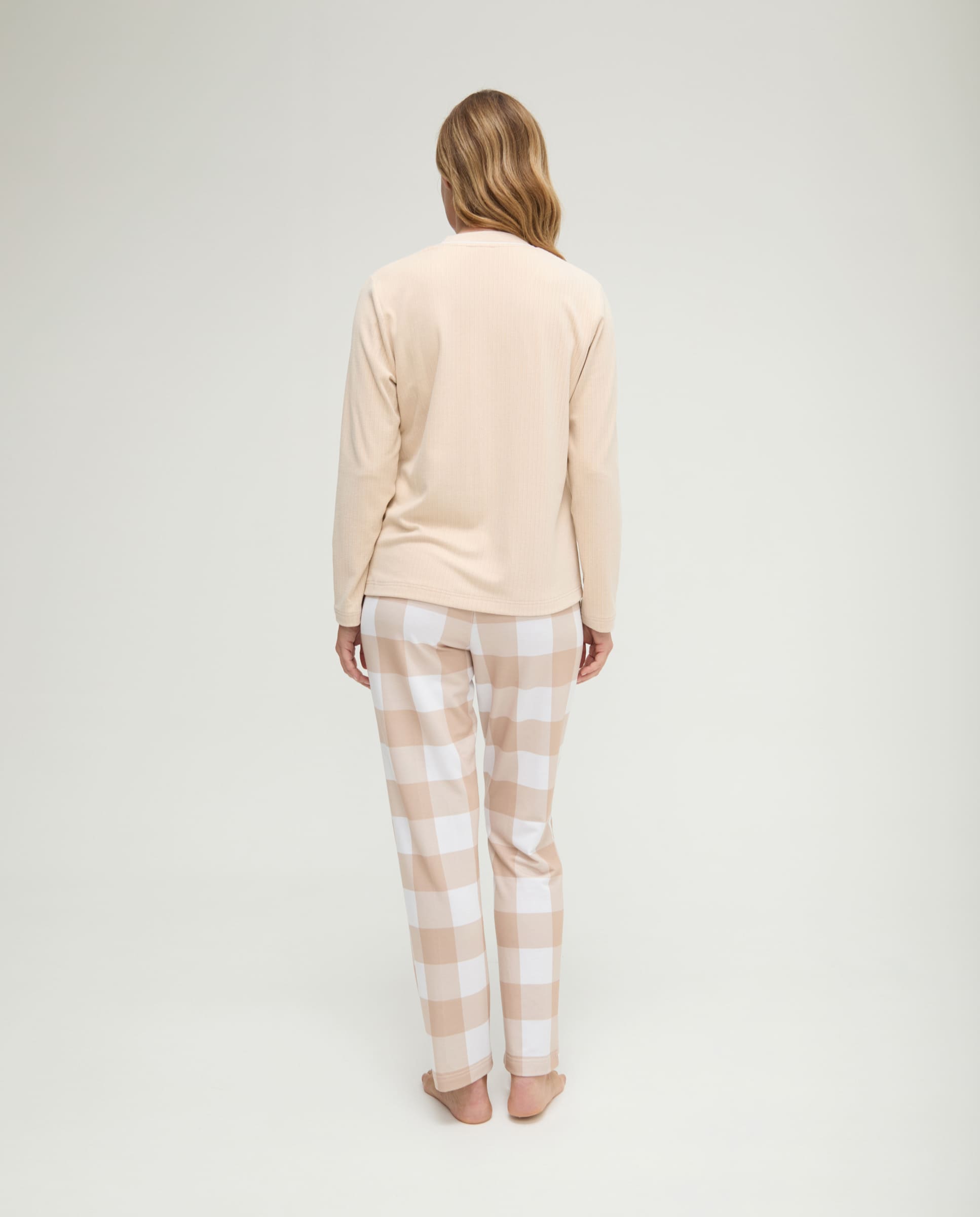 Pijama de invierno manga larga canalé camel cuello pico
