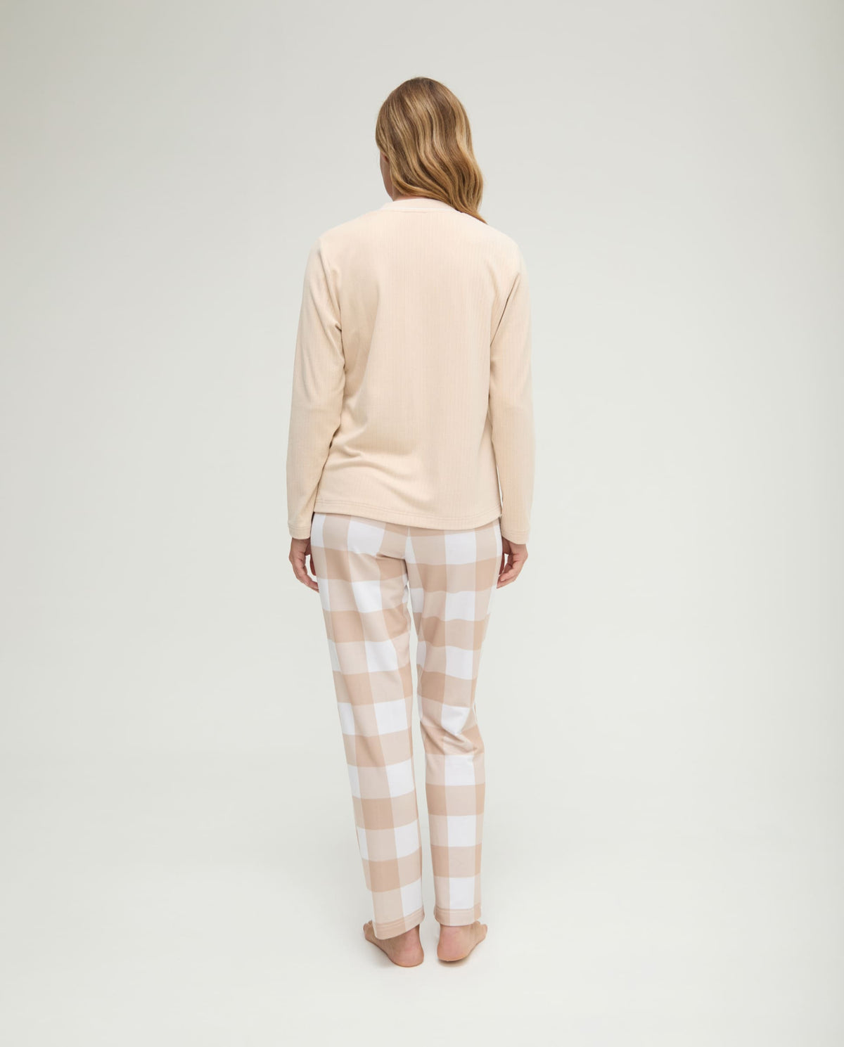 Pijama de invierno manga larga canalé camel cuello pico