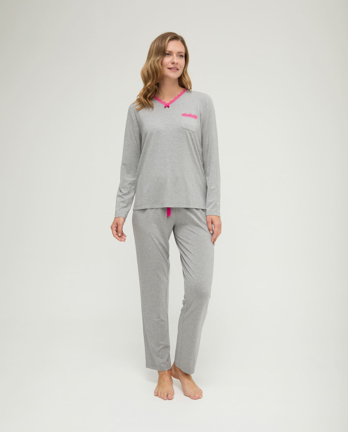 Pijama de invierno manga larga vigoré gris cuello pico con puntilla