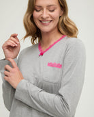 Pijama de invierno manga larga vigoré gris cuello pico con puntilla
