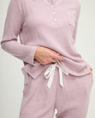 Pijama de invierno manga larga vigoré malva cuello pico de cuadritos