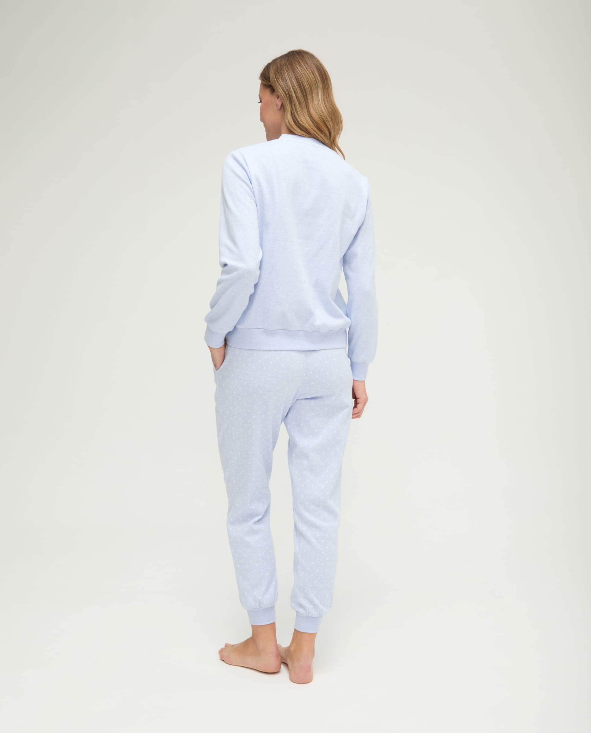Pijama de invierno manga larga vigoré azul cuello pico de corazones