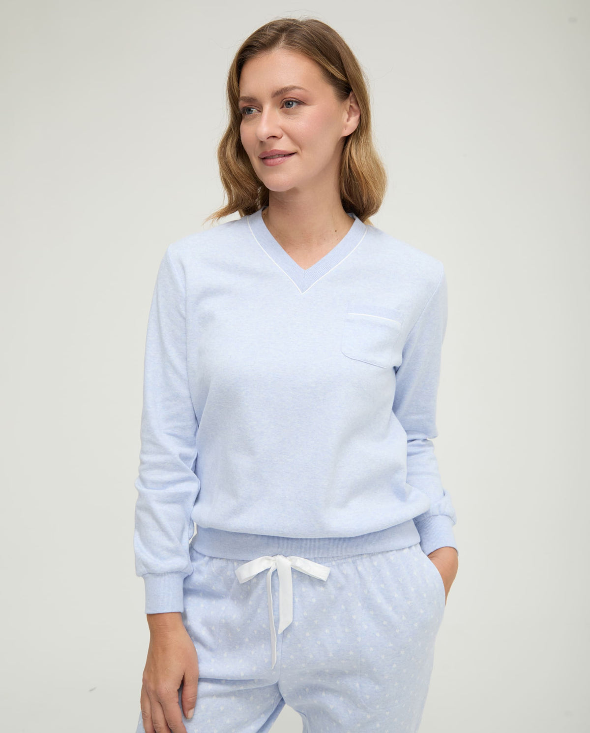 Pijama de invierno manga larga vigoré azul cuello pico de corazones