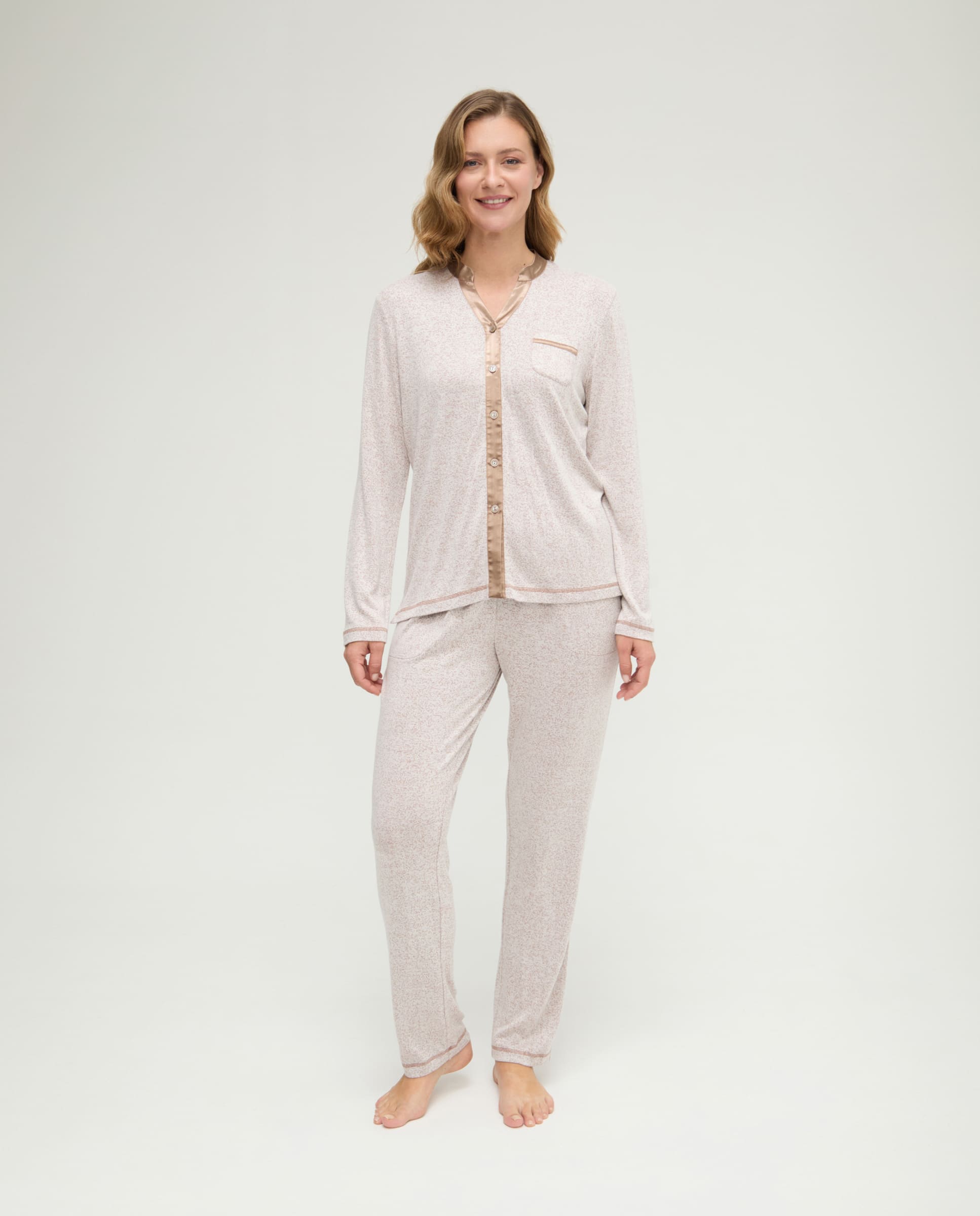 Pijama de invierno manga larga abierto vigoré marrón cuello redondo