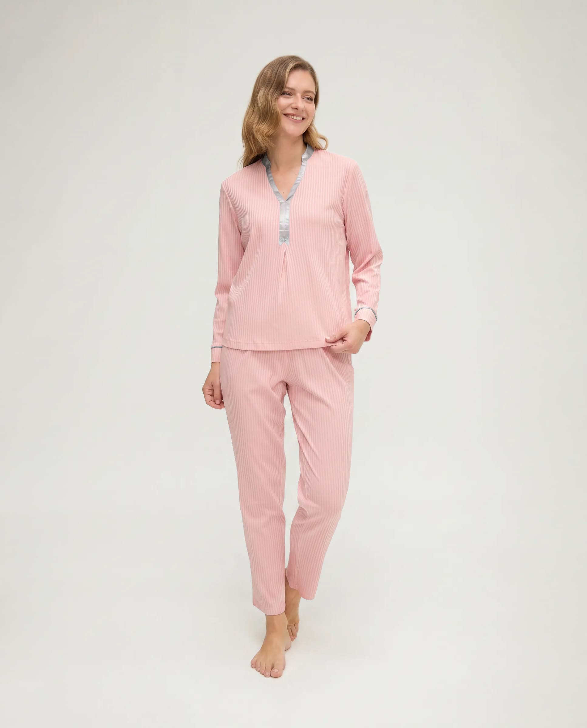 Pijama de invierno manga larga lencero de raso marfil