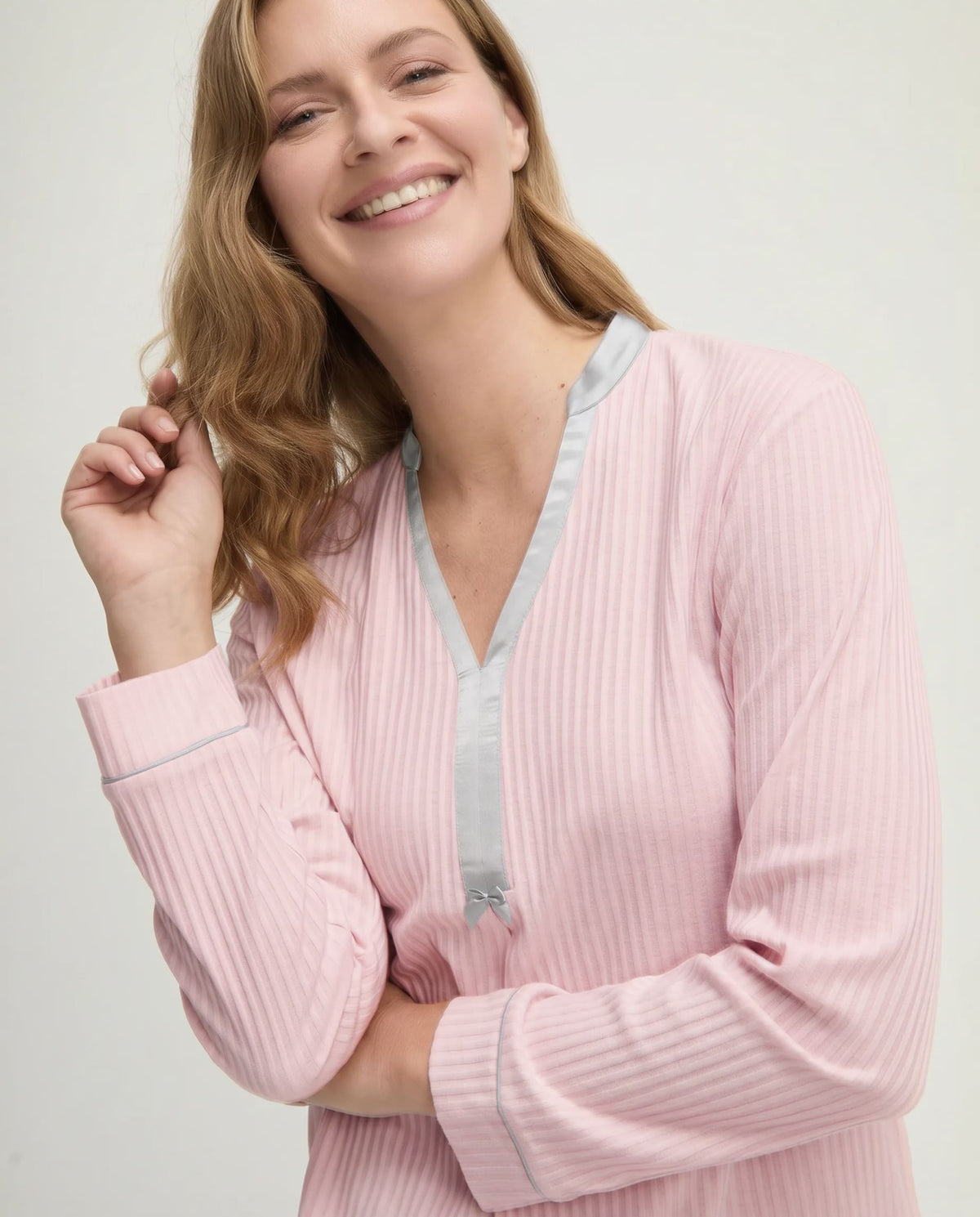 Pijama de invierno manga larga lencero de raso marfil