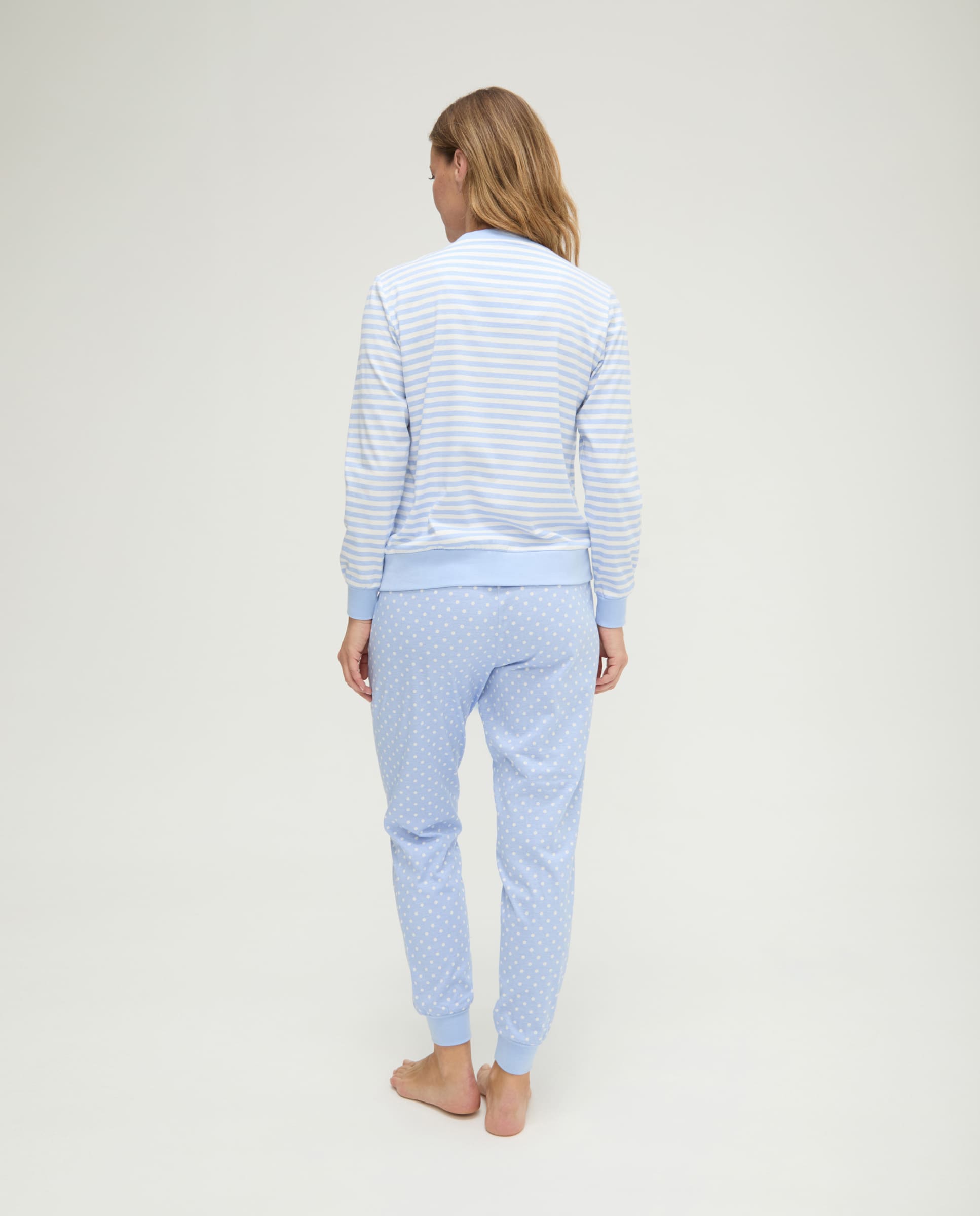 Pijama de invierno manga larga celeste de rayas y topos