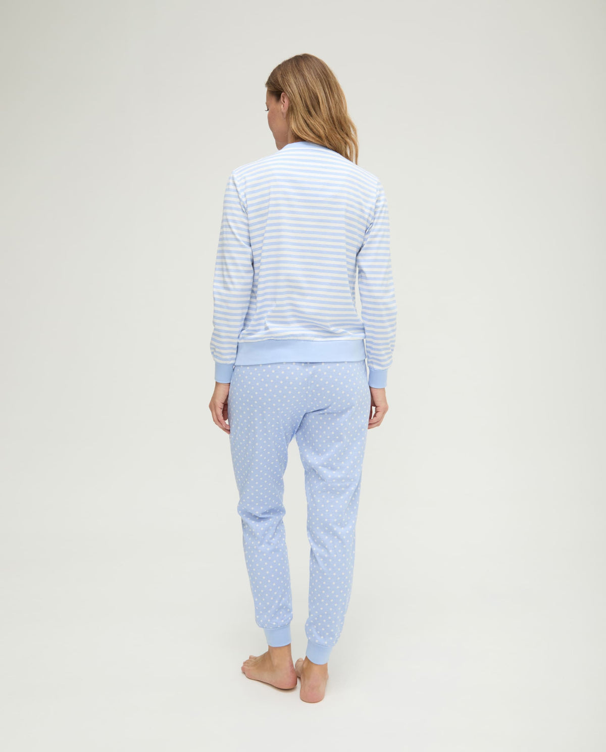 Pijama de invierno manga larga celeste de rayas y topos