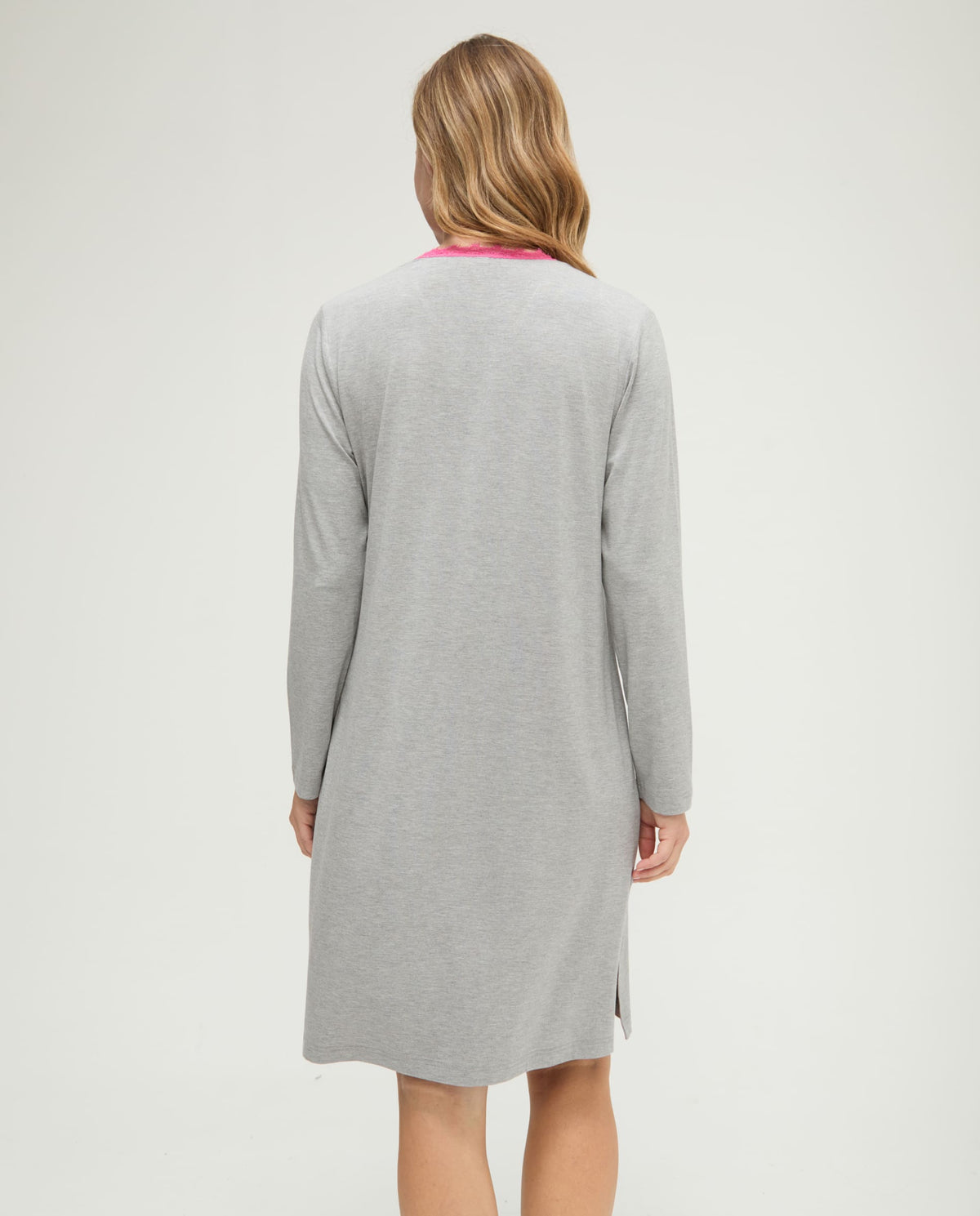 Camisón de invierno manga larga vigoré gris cuello pico con puntilla