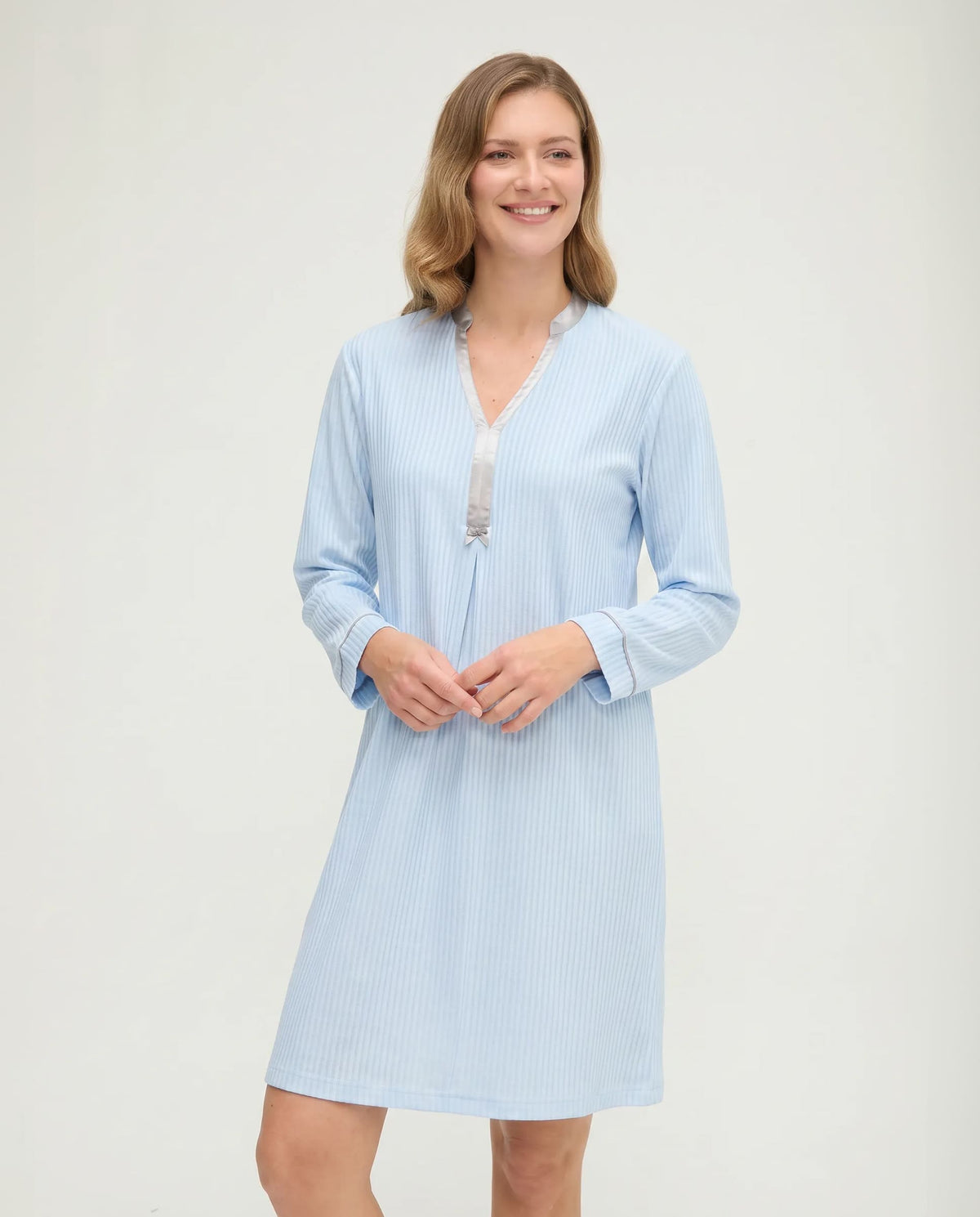 Camisón de invierno manga larga lencero de raso marfil