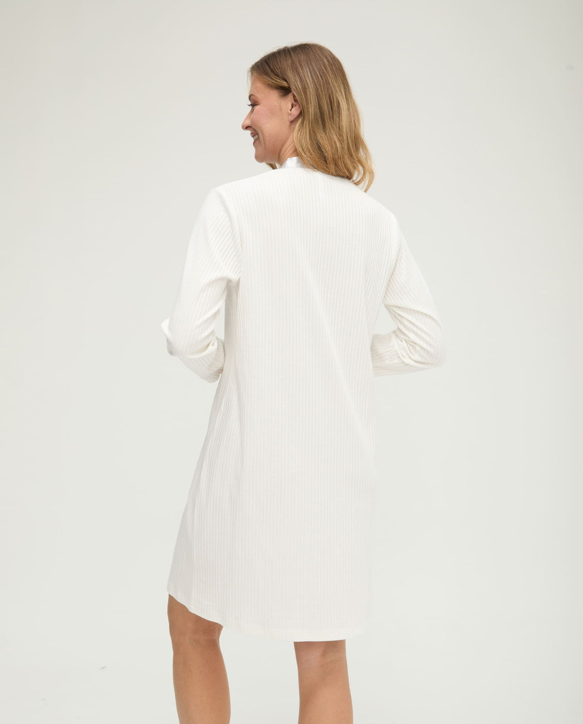 Camisón de invierno manga larga lencero de raso marfil