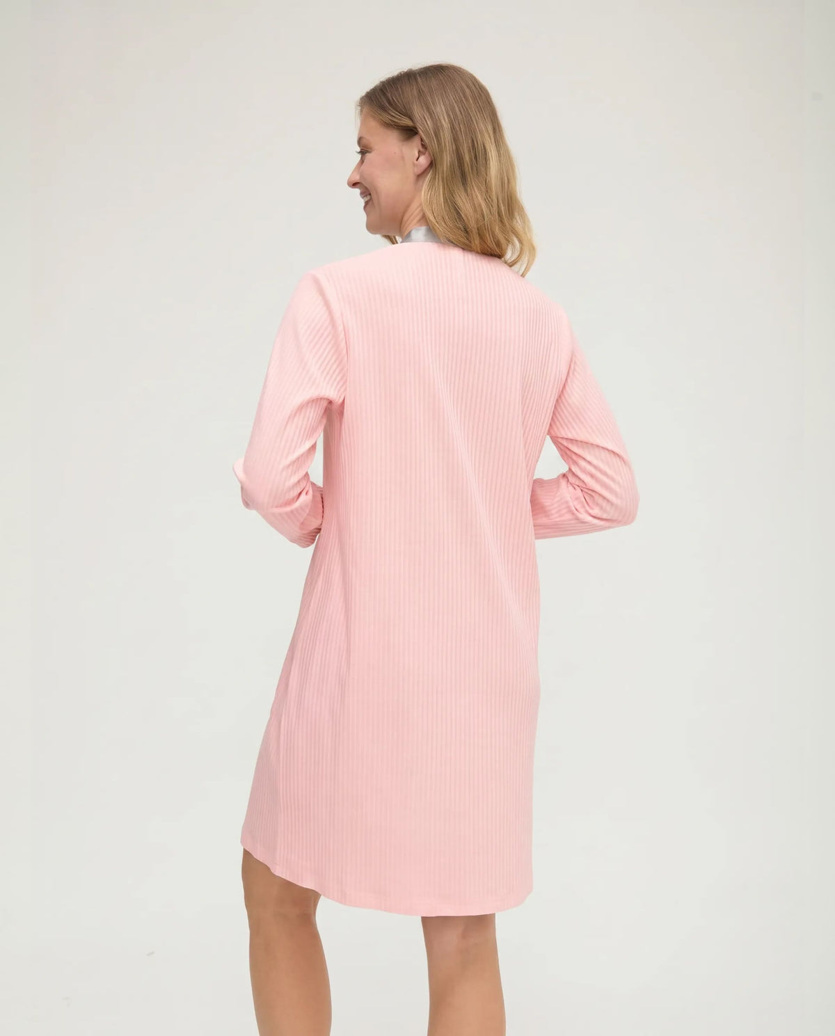 Camisón de invierno manga larga lencero de raso marfil