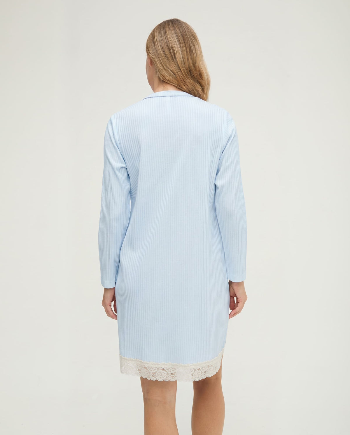 Camisón de invierno manga larga lencero marfil con puntilla