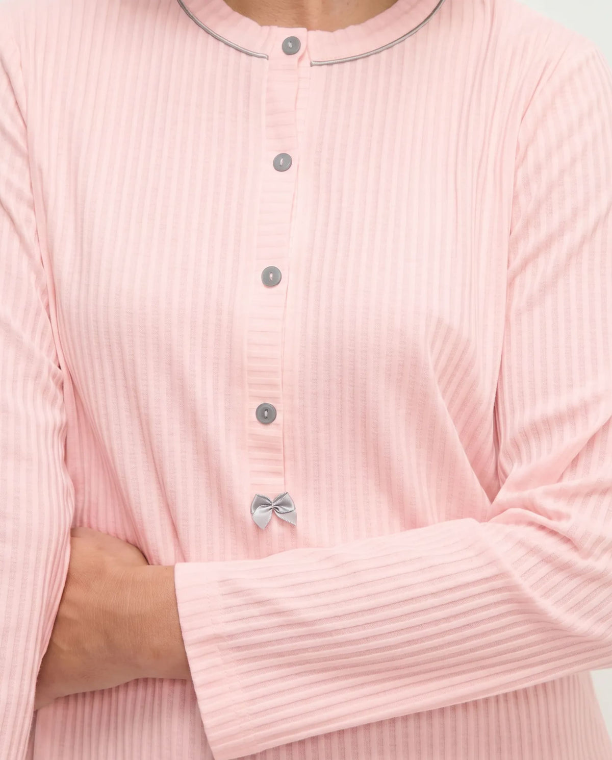 Camisón de invierno manga larga lencero marfil con puntilla