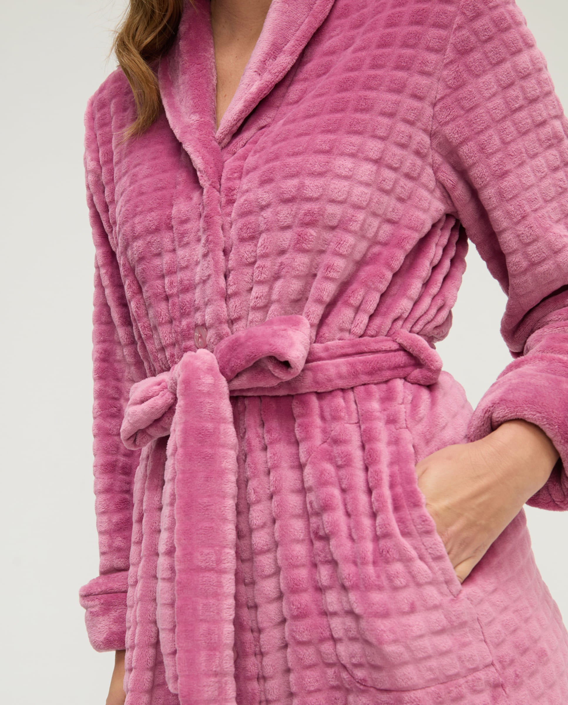 Bata larga de invierno de jacquard rosa con cinturón y bolsillos