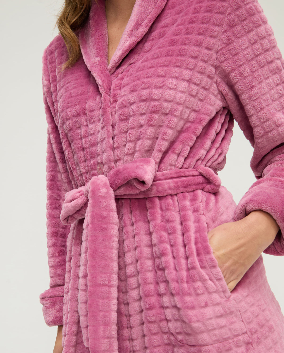 Bata larga de invierno de jacquard rosa con cinturón y bolsillos