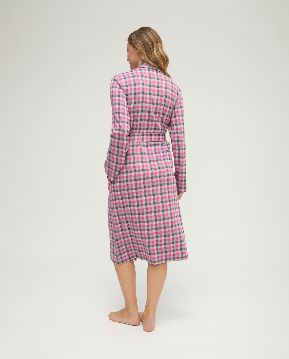 Bata cruzada de invierno midi de cuadros fucsia con cinturón